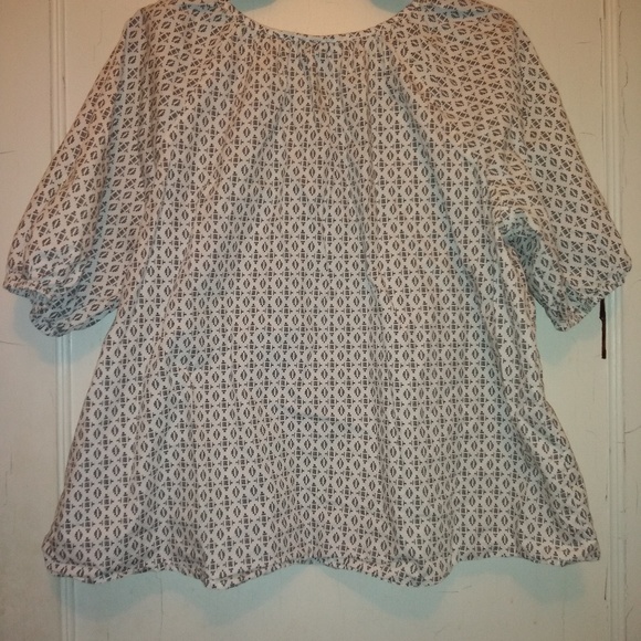 Black and White patterned top - Picture 5 of 5